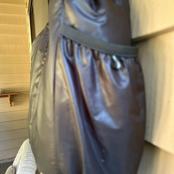 Champion puffer Tote  black with Purplr lining, Zip and snap closure - Picture 4 of 7